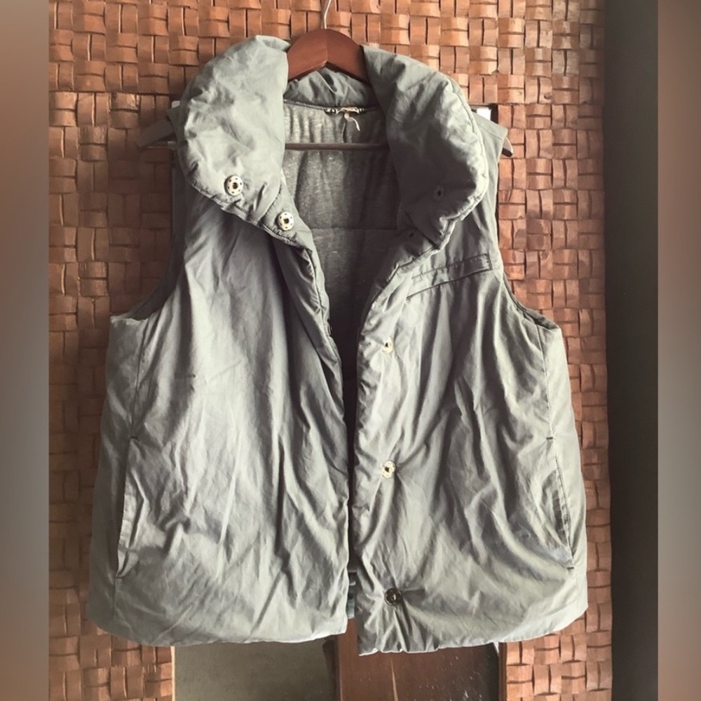 RARE Free People Shark Grey Pillow Puffer Vest Medium Retired Style - Picture 3 of 15
